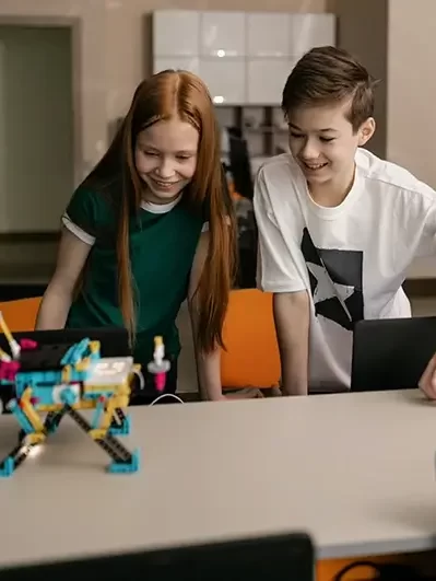 Innovator – primaria/secundaria – Robótica bilingüe para niños en Utrera Innovator – primaria/secundaria - Robótica bilingüe para niños en Utrera